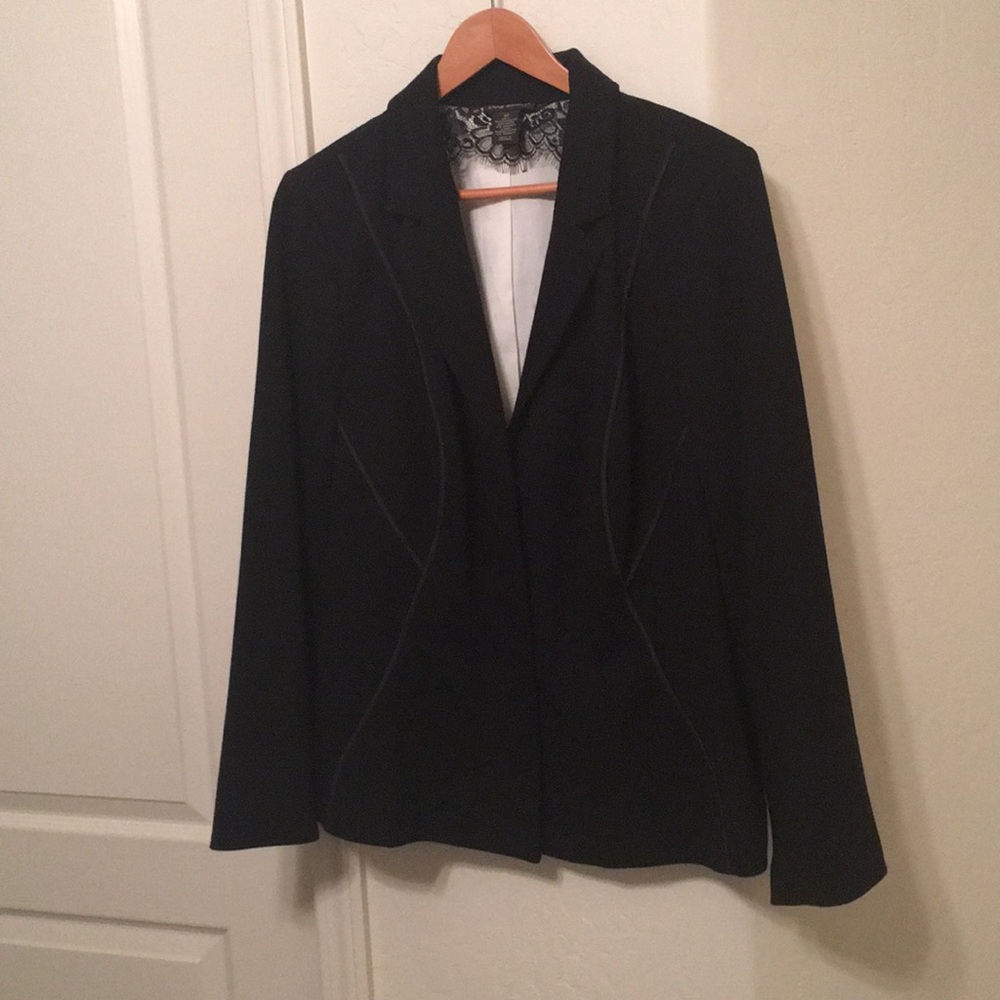 Tuxedo detail blazer